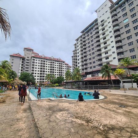 Glory Beach Resort Seaview Private 2Br Port Dickson Bagian luar foto