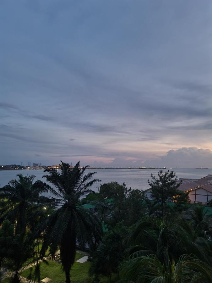 Glory Beach Resort Seaview Private 2Br Port Dickson Bagian luar foto