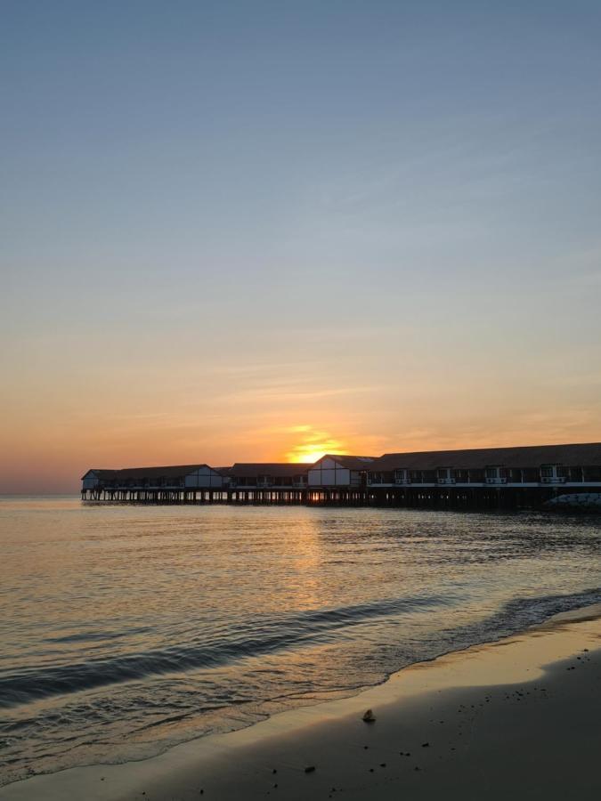 Glory Beach Resort Seaview Private 2Br Port Dickson Bagian luar foto